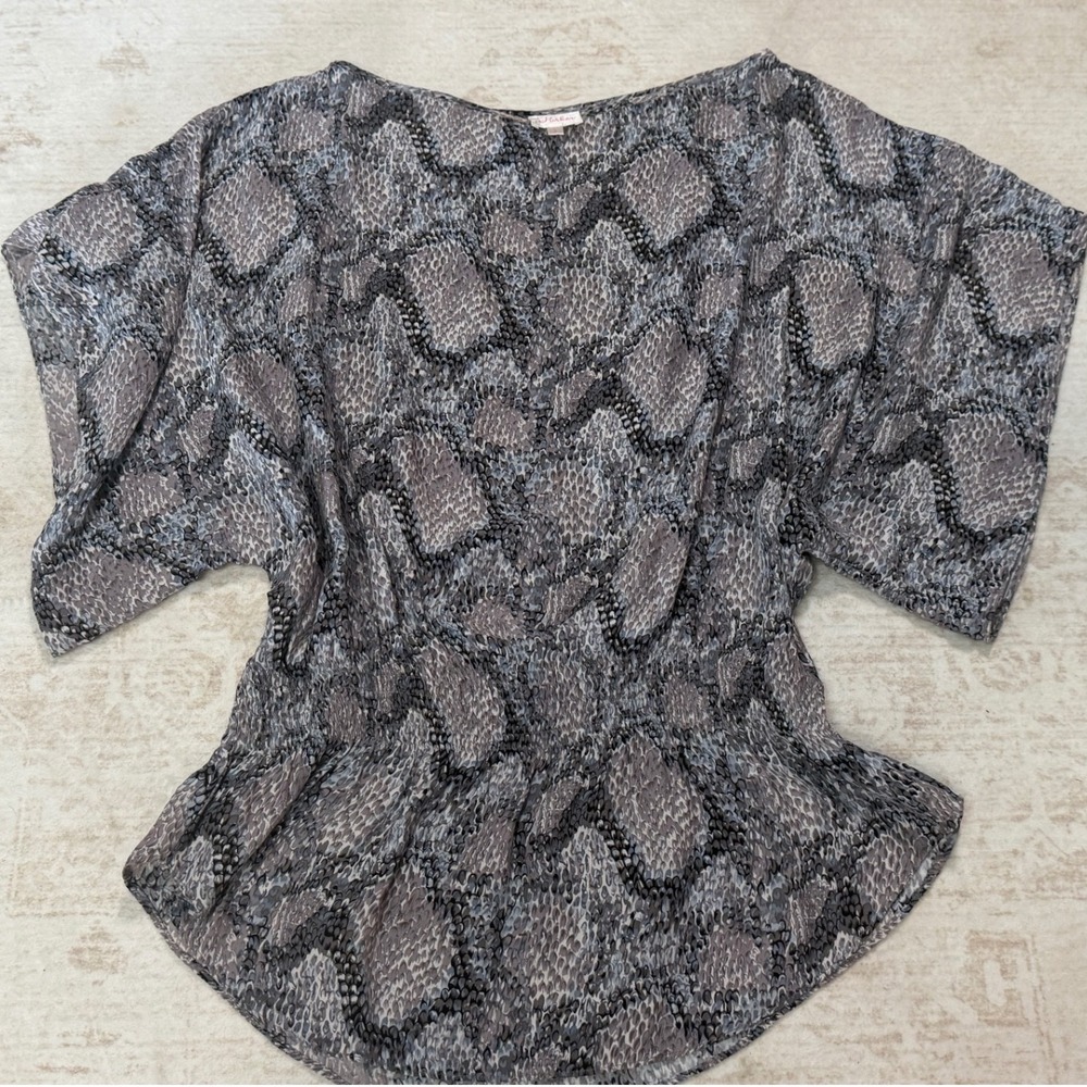 Parker Grey Snakeskin Print 100% Silk Smocked Peplum Blouse Top Small